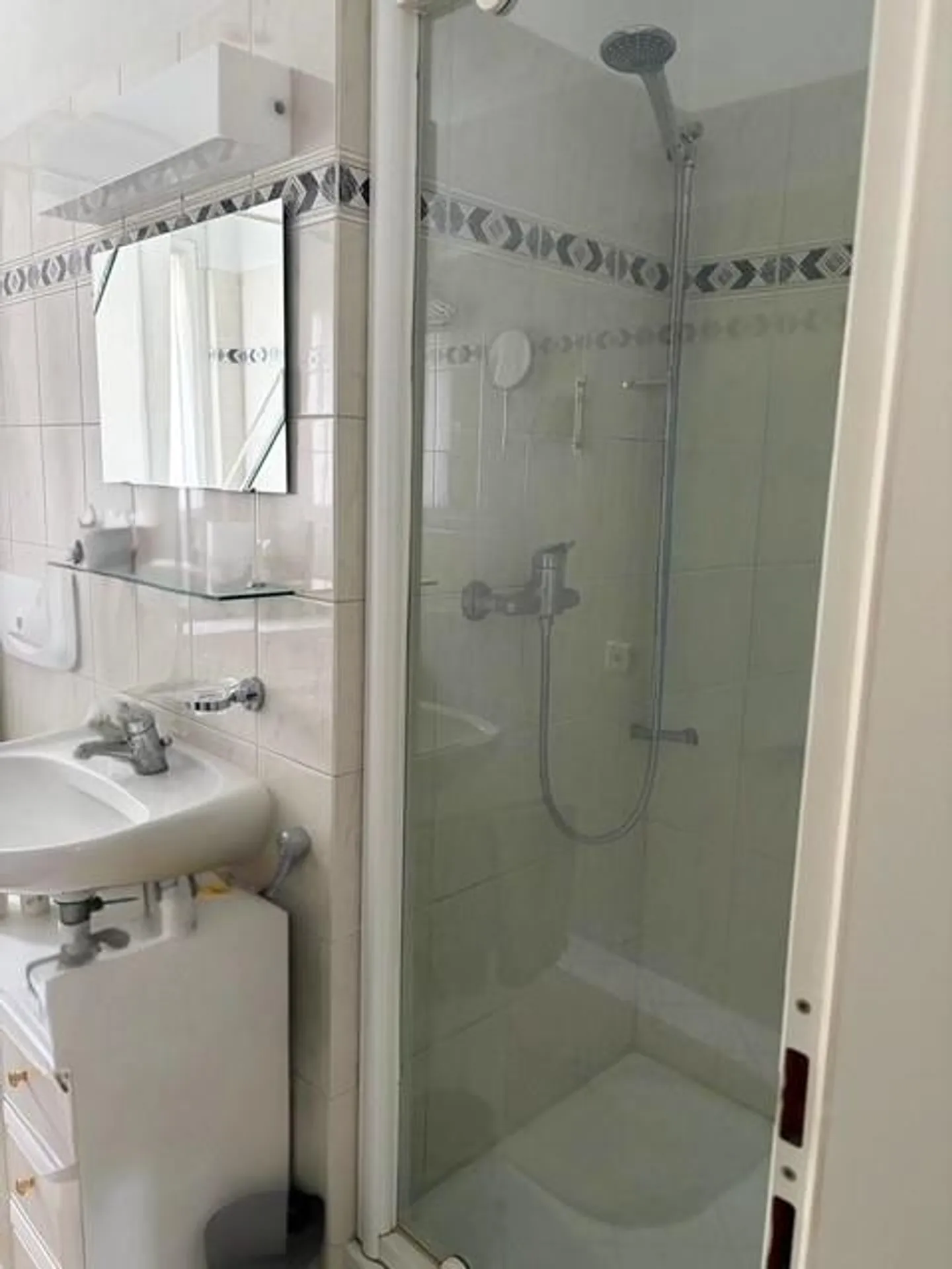 Appartamento 4,5 locali incluso 1 posto auto in garage da vendere! - Foto 9 di 17