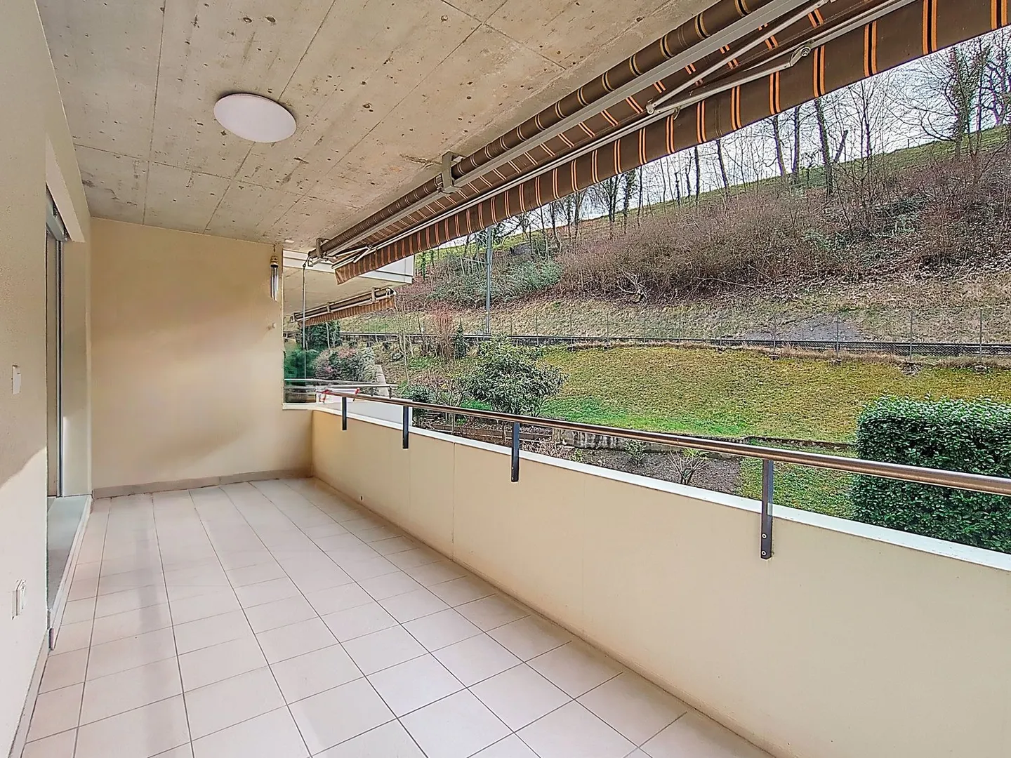 Gelegenheit! 4.5-Zimmer-Wohnung mit großem Balkon im Herzen von Vevey - Foto 9 di 10