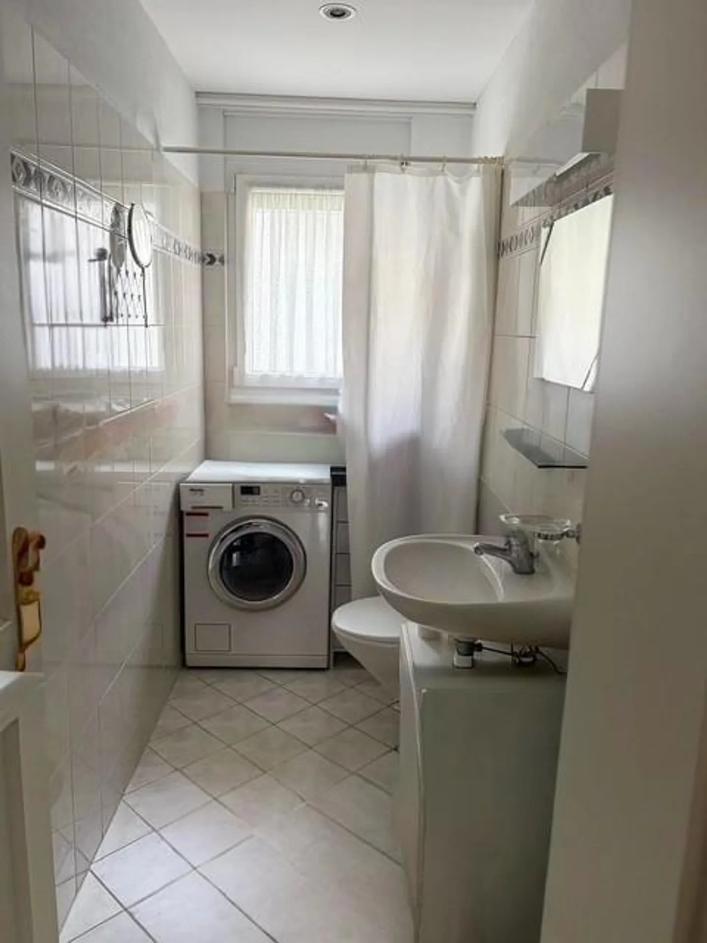 Appartamento 4,5 locali incluso 1 posto auto in garage da vendere! - Foto 10 di 17