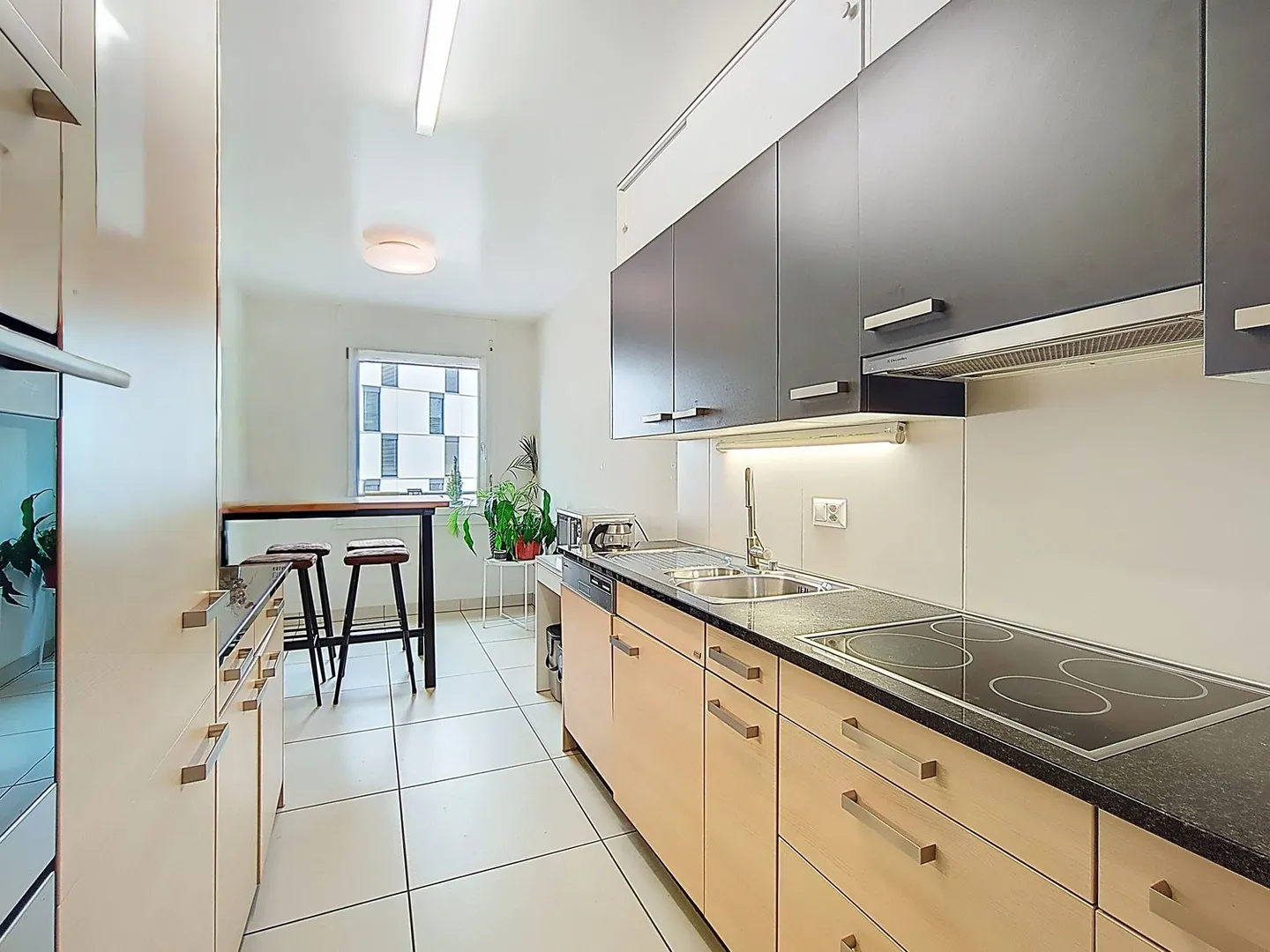 Gelegenheit! 4.5-Zimmer-Wohnung mit großem Balkon im Herzen von Vevey - Foto 4 di 10