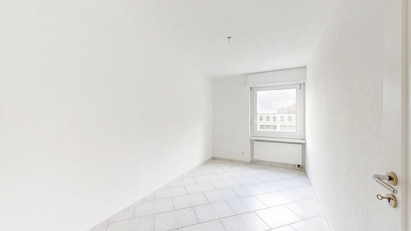 Modernized 5.5-room apartment in a green location - ready for immediate occupancy - Photo 8 of 15