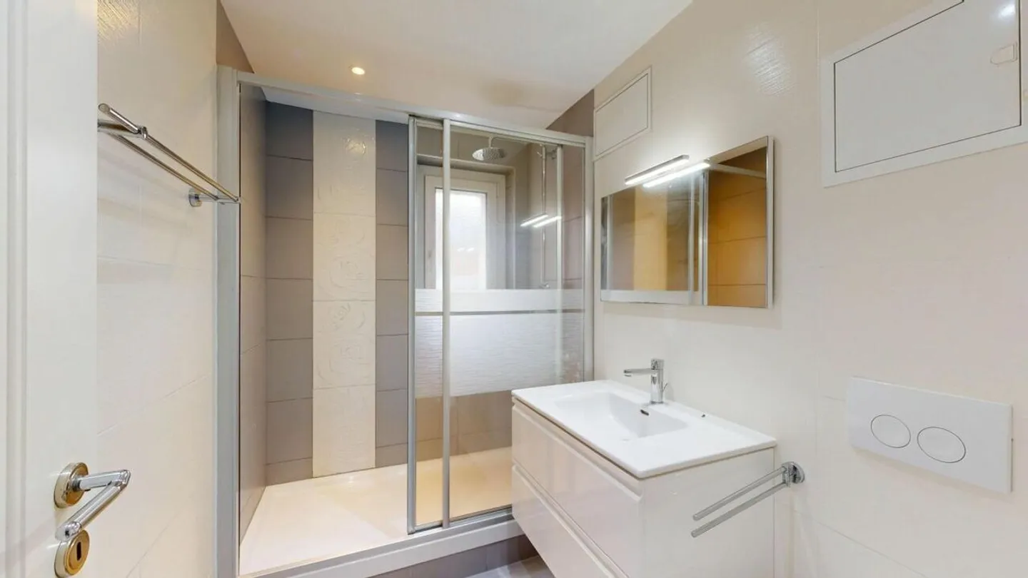 Modernized 5.5-room apartment in a green location - ready for immediate occupancy - Photo 5 of 15