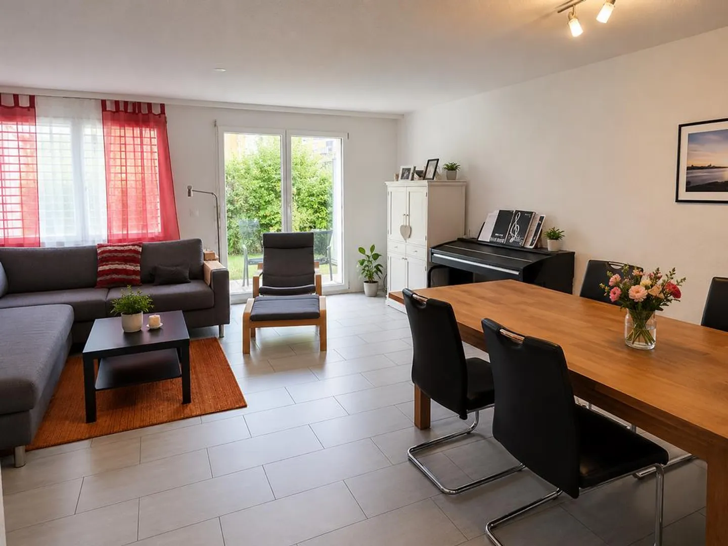 Casa unifamiliare a schiera di 6,5 stanze in un quartiere familiare - Foto 1 di 9