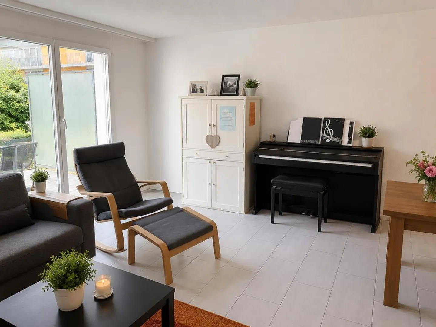 Casa unifamiliare a schiera di 6,5 stanze in un quartiere familiare - Foto 2 di 9