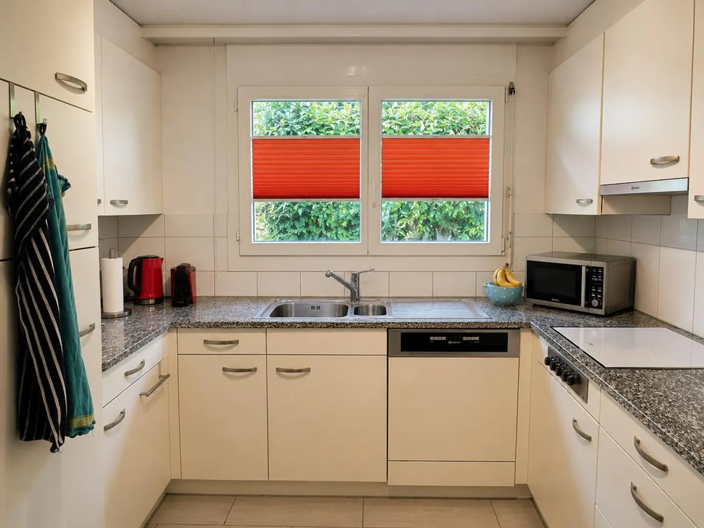 Casa unifamiliare a schiera di 6,5 stanze in un quartiere familiare - Foto 4 di 9