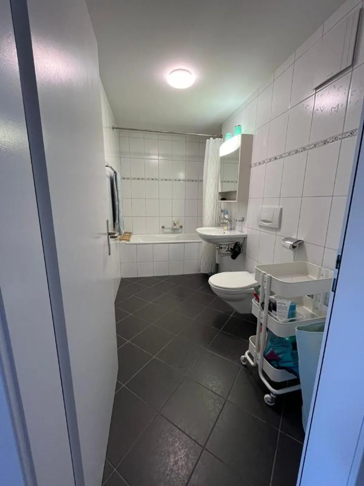 Camera accogliente in un appartamento condiviso da 2 persone - Foto 3 di 5