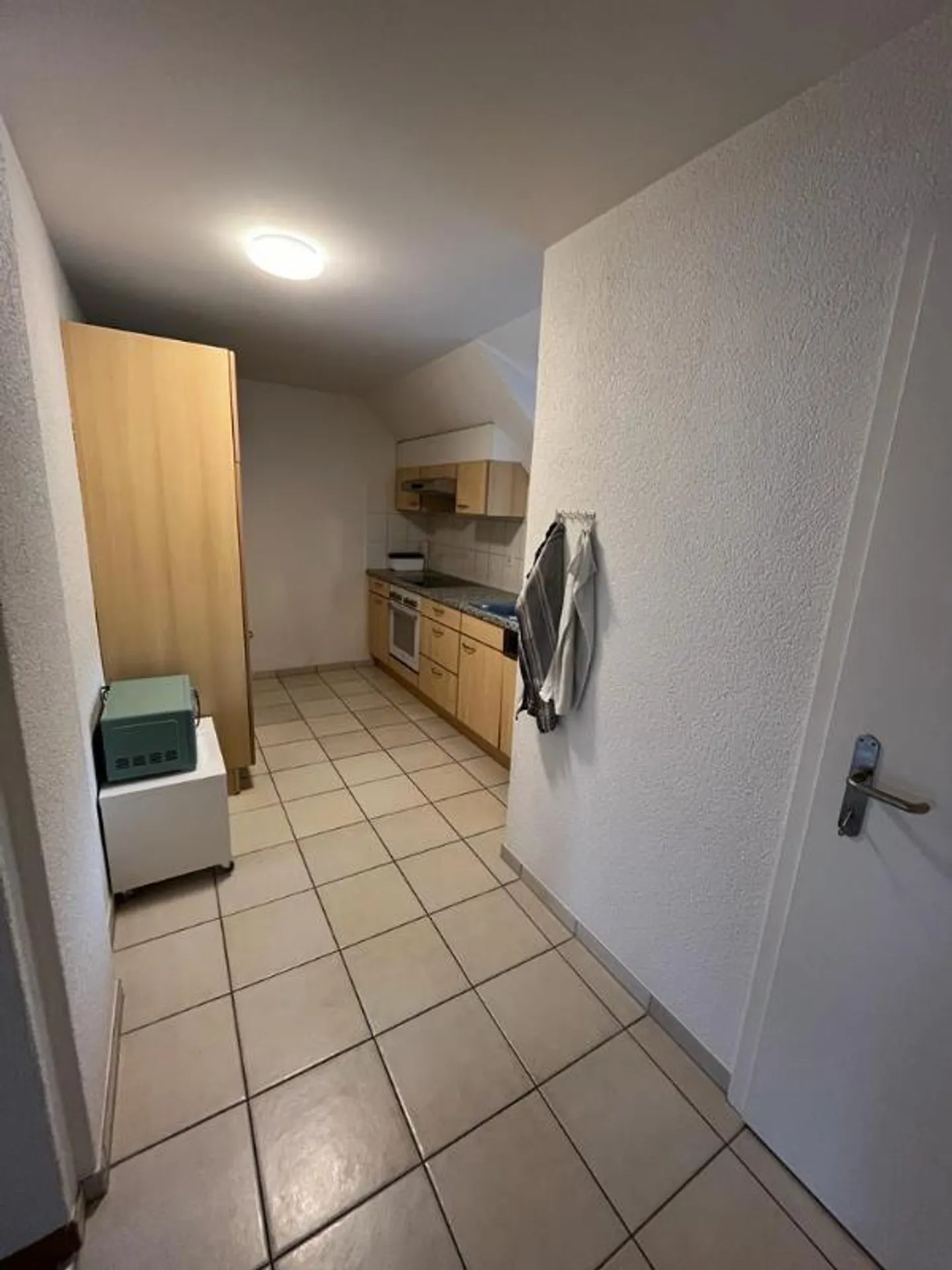 Camera accogliente in un appartamento condiviso da 2 persone - Foto 4 di 5