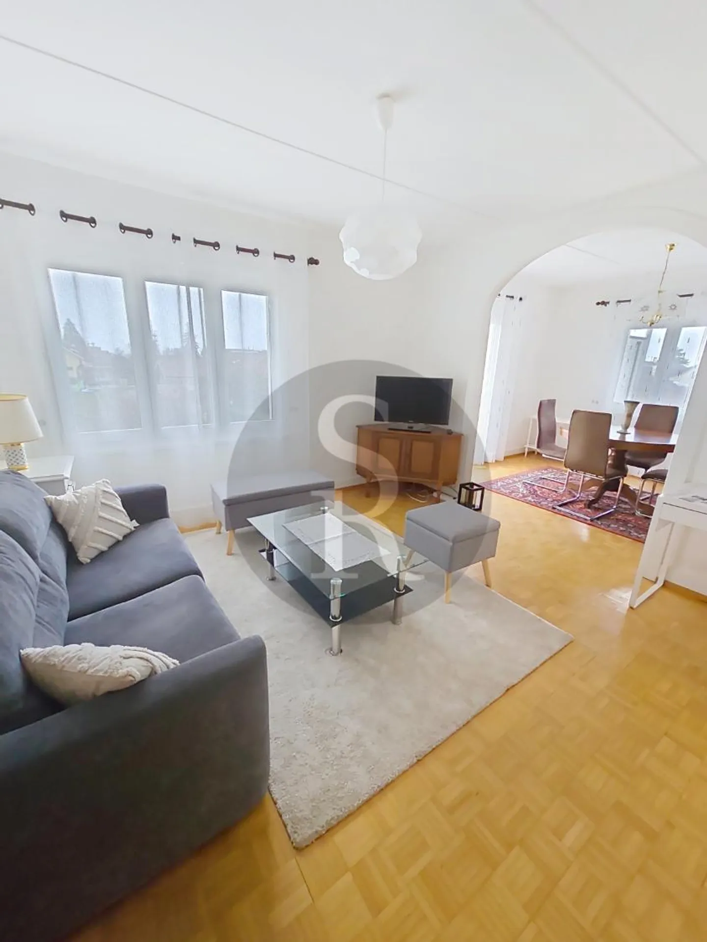 Furnished 2.5 room apartment - Photo 2 of 9