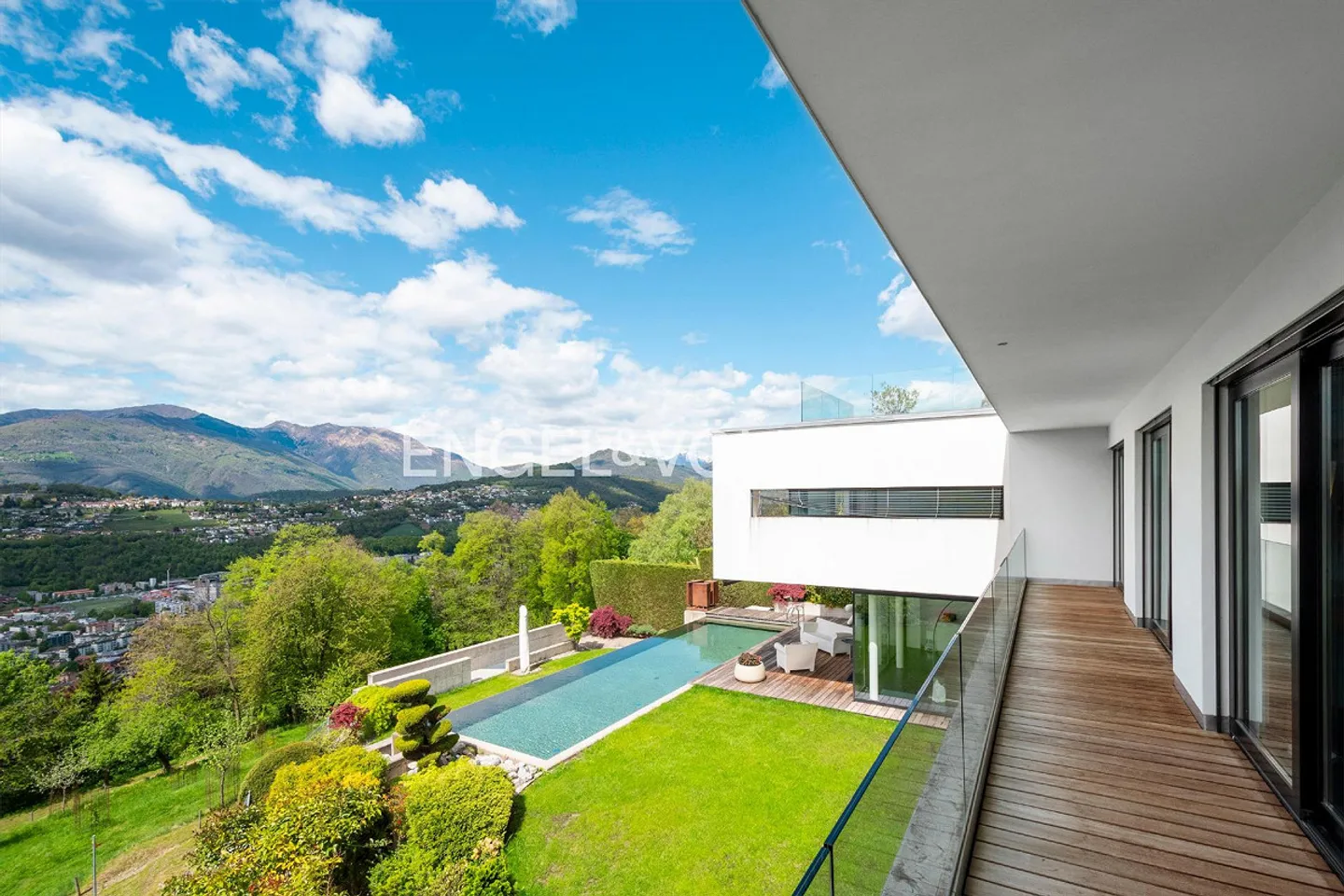 Villa moderna esclusiva con piscina e vista lago - Foto 13 di 13