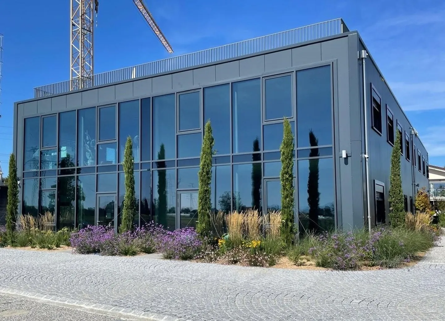 Helle Arkade in einem schönen modernen Neubau - Foto 1 von 9