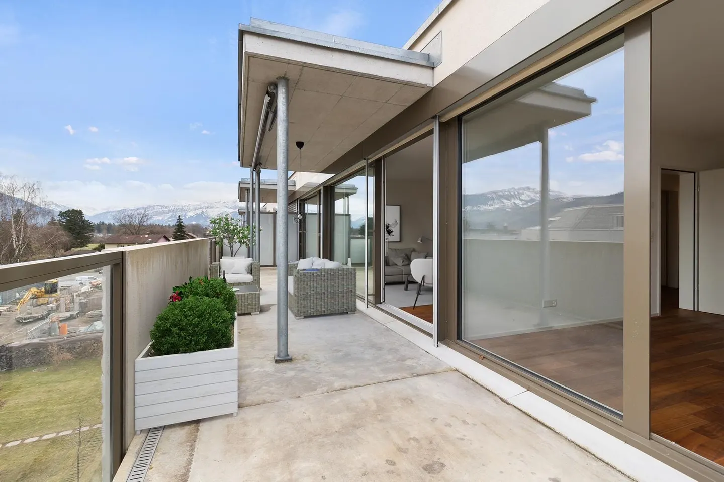 Penthouse moderne avec terrasses - Photo 9 sur 13