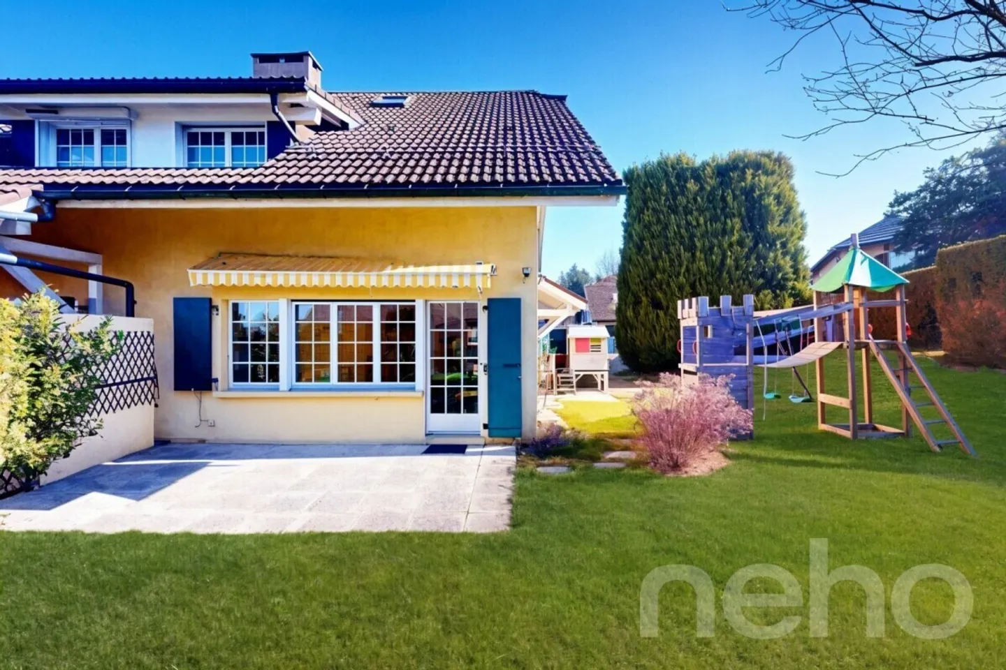 Helle VILLA IN RUHIGER LAGE, ZWISCHEN NATUR UND NAHE LAUSANNE - Foto 1 von 10