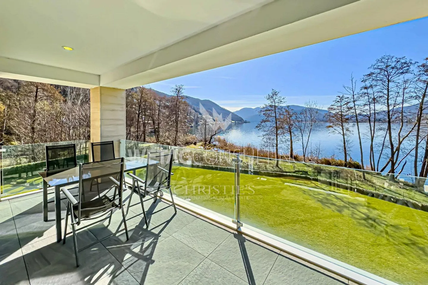 Muzzano: Elegant apartment for sale directly on Lake Lugano - Photo 1 of 11