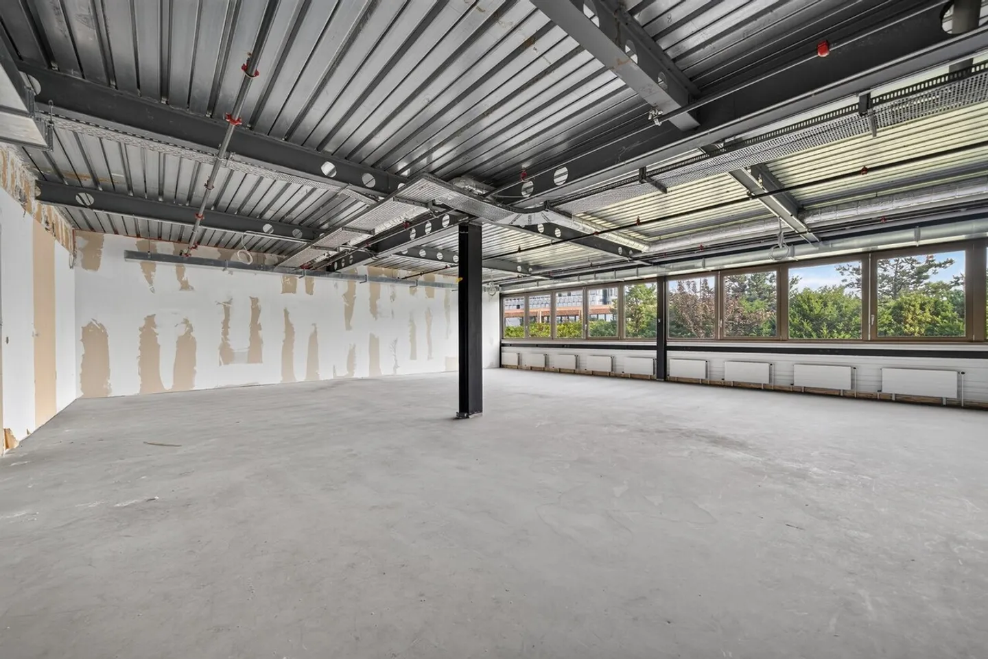 Uffici ristrutturati di 271m2 in affitto a Saint-Sulpice - Foto 4 di 6