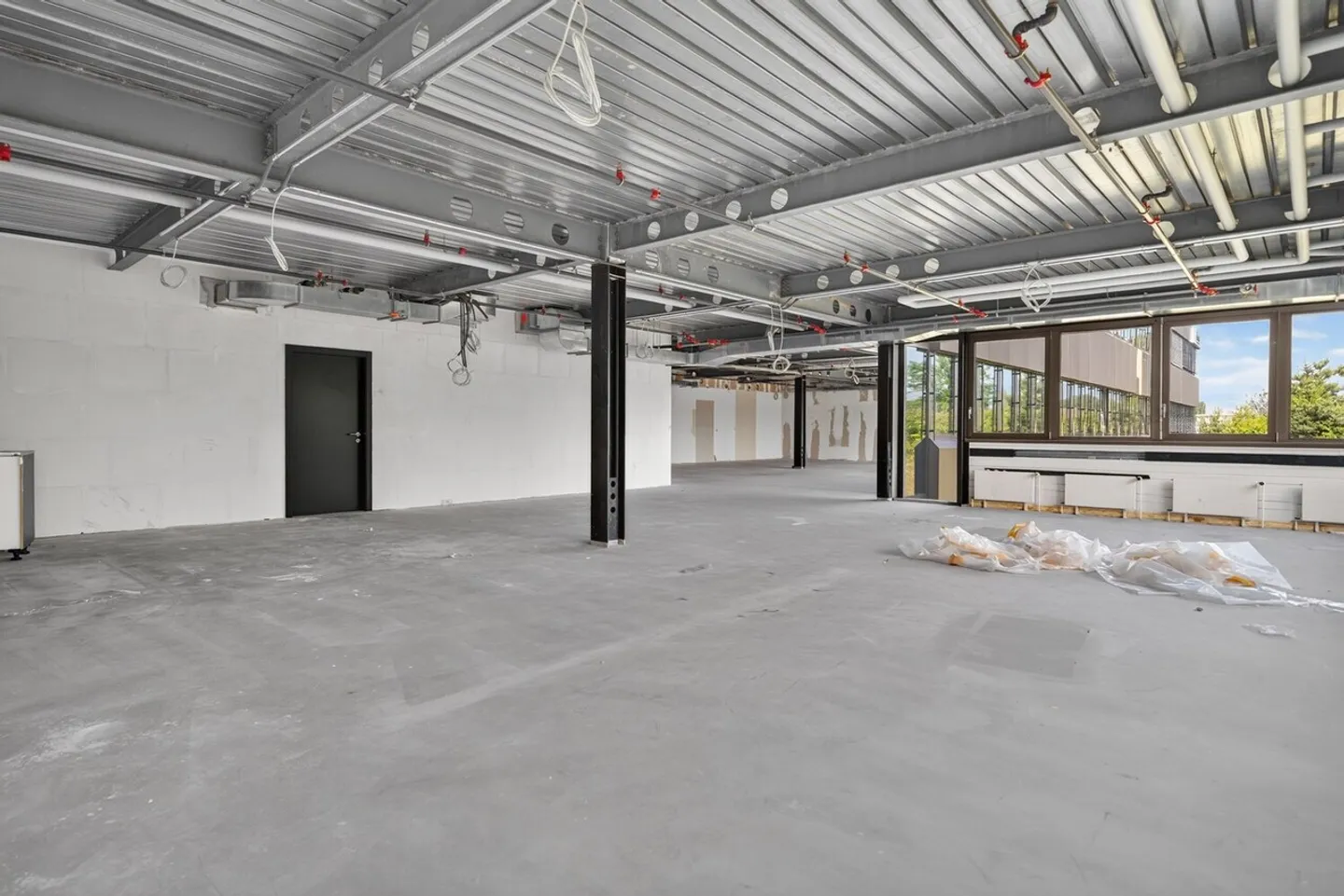 Uffici ristrutturati di 271m2 in affitto a Saint-Sulpice - Foto 1 di 6