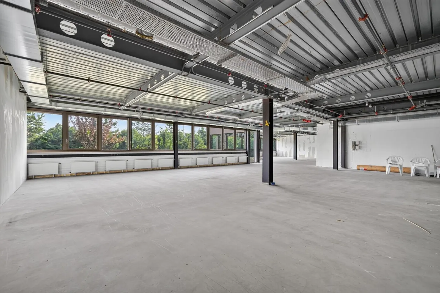 Uffici ristrutturati di 271m2 in affitto a Saint-Sulpice - Foto 3 di 6