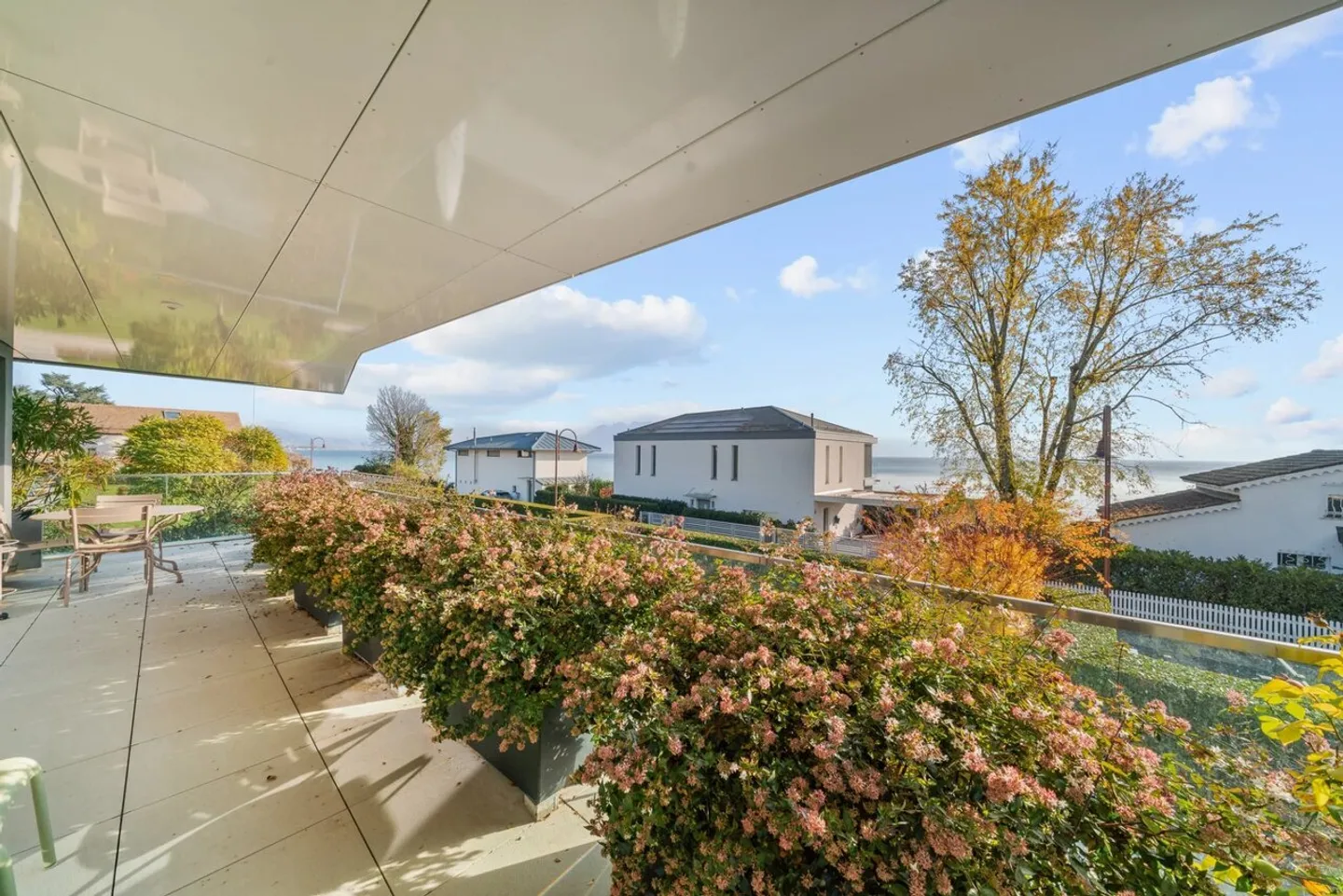 Lussuoso duplex attico con vista sul lago e sulle Alpi - Foto 7 di 13