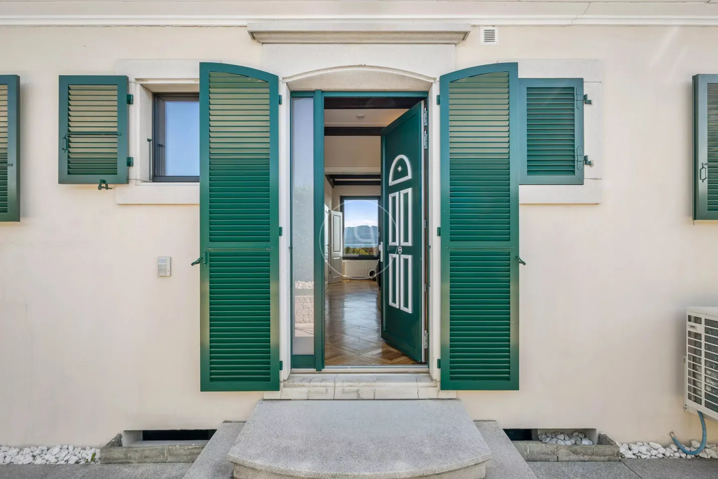 Charming property with panoramic views in Allaman - Photo 3 of 26