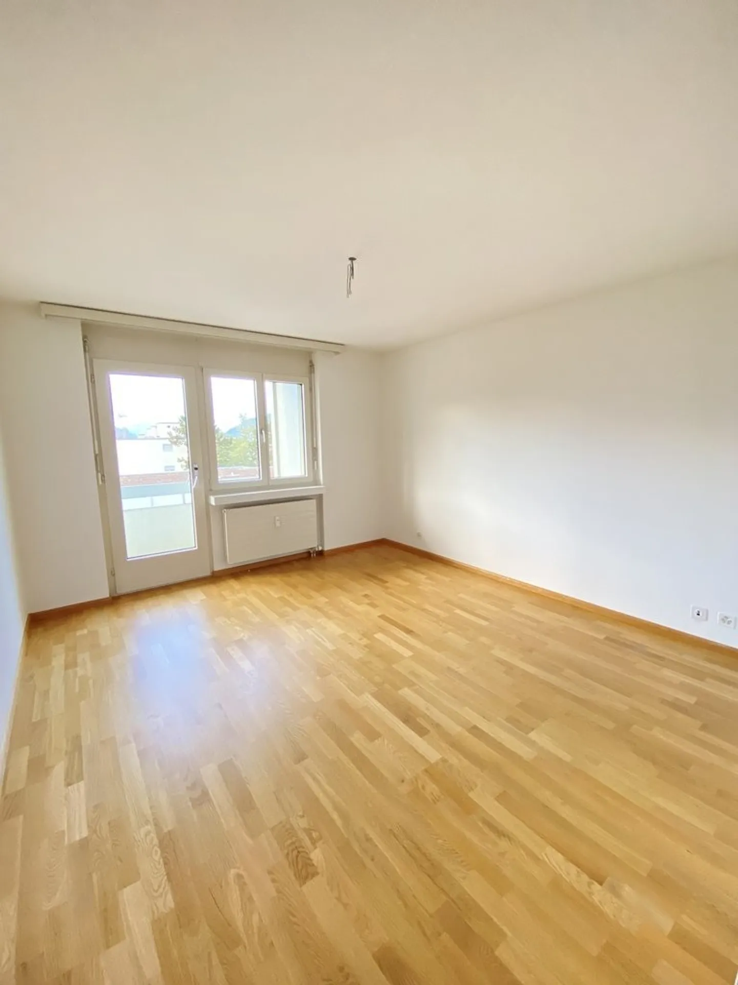 Grosszügige 4.5-Zimmerwohnung mit sanierter Küche und Bad - Foto 5 von 10