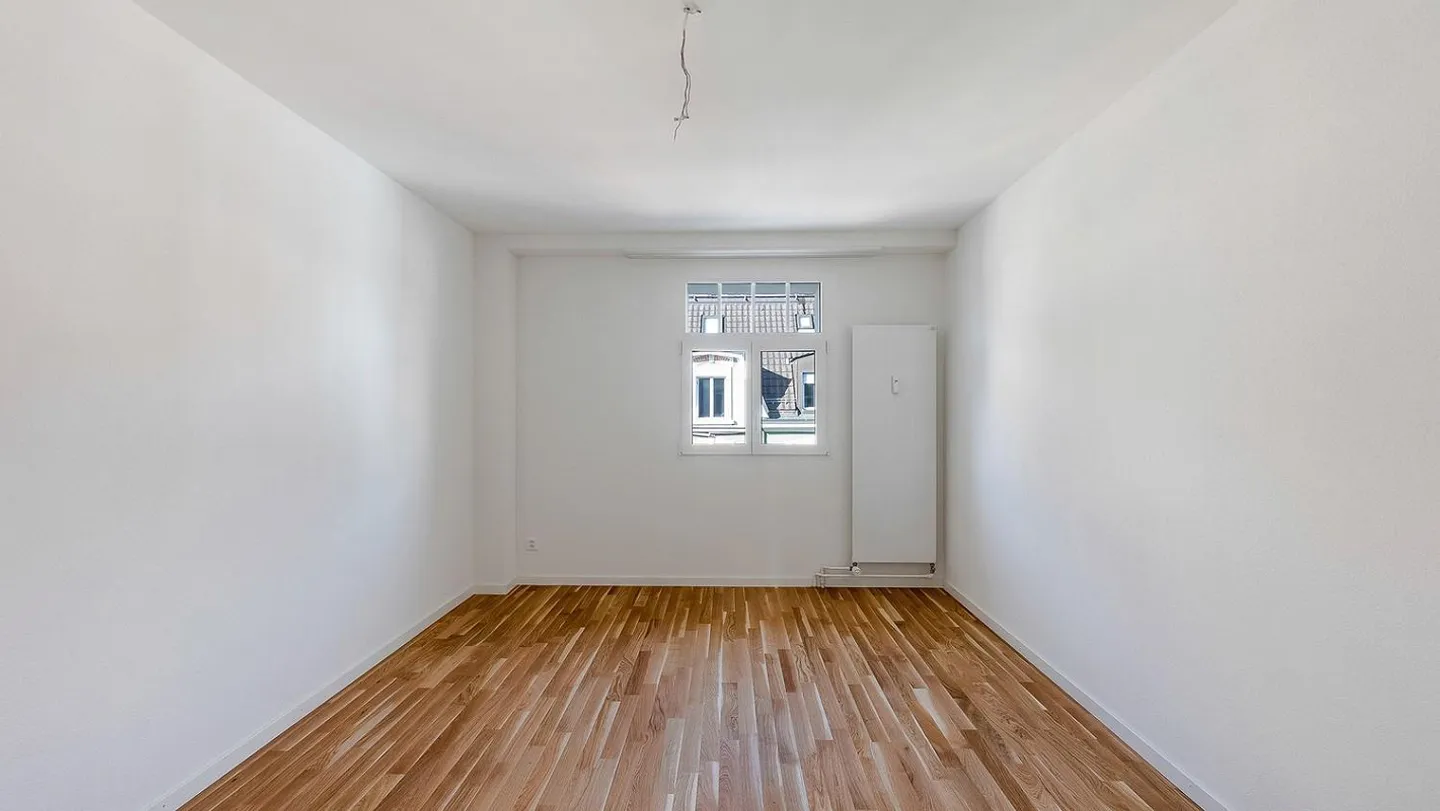 Modern Apartment with Sunny Balcony - Photo 9 of 13