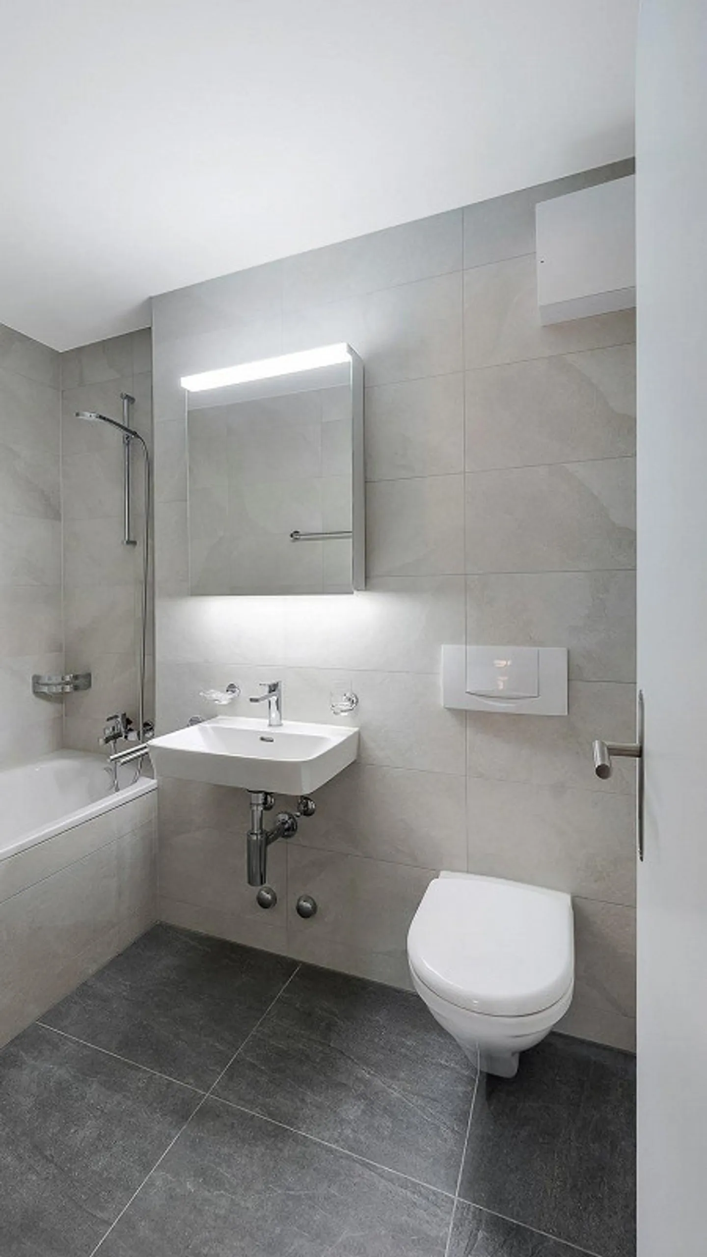 Modern Apartment with Sunny Balcony - Photo 7 of 13