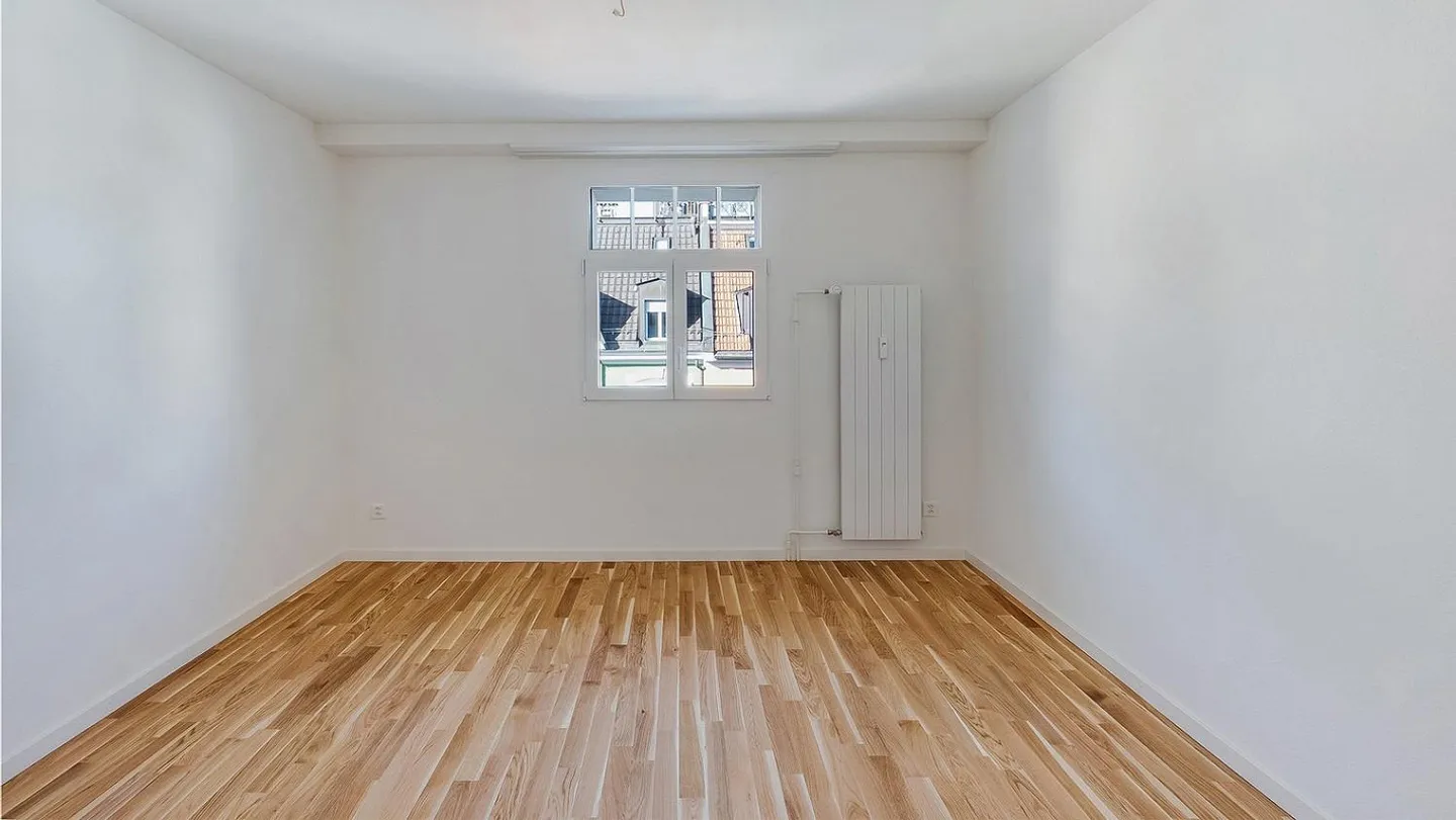 Modern Apartment with Sunny Balcony - Photo 10 of 13