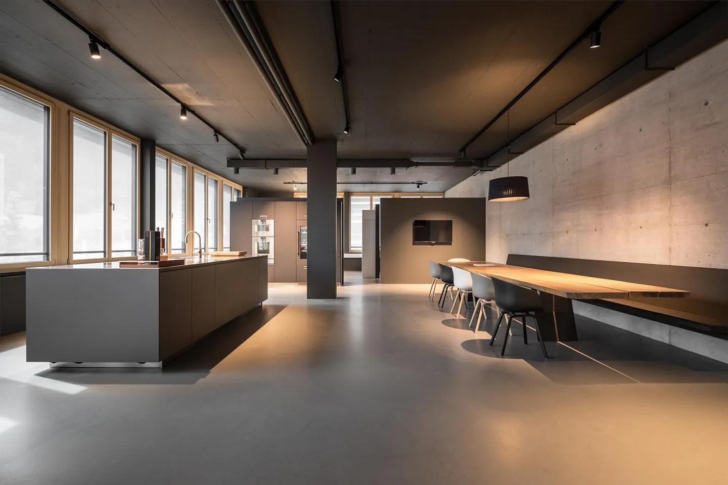 Spazio ufficio / commerciale moderno di 177 m2 al primo piano + spazio disponibile di 12m2 nel seminterrato - Foto 3 di 3