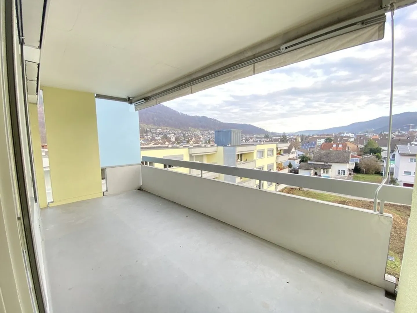 Grosszügige 4.5-Zimmerwohnung mit sanierter Küche und Bad - Foto 8 von 10