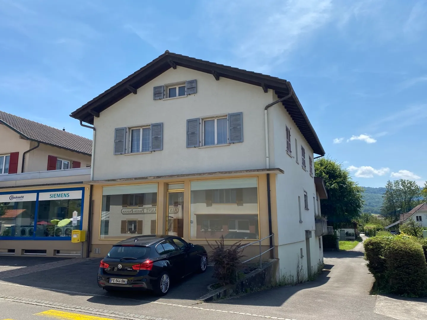 Gemischtes Gebäude im Dorfzentrum - Foto 1 von 34