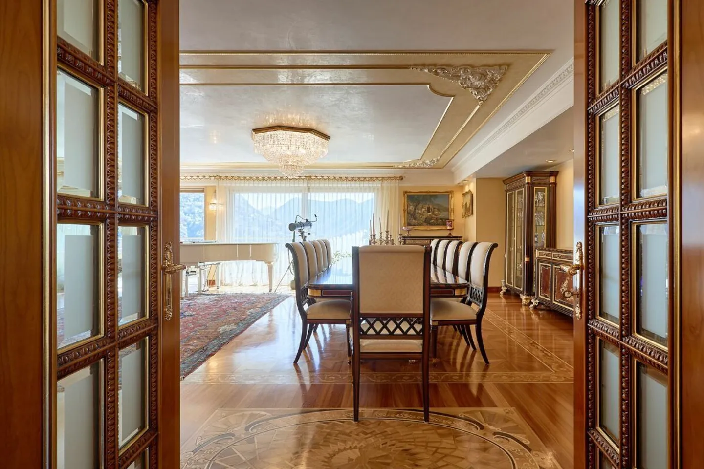 Luxury Apartment with Lake View - Photo 7 of 23