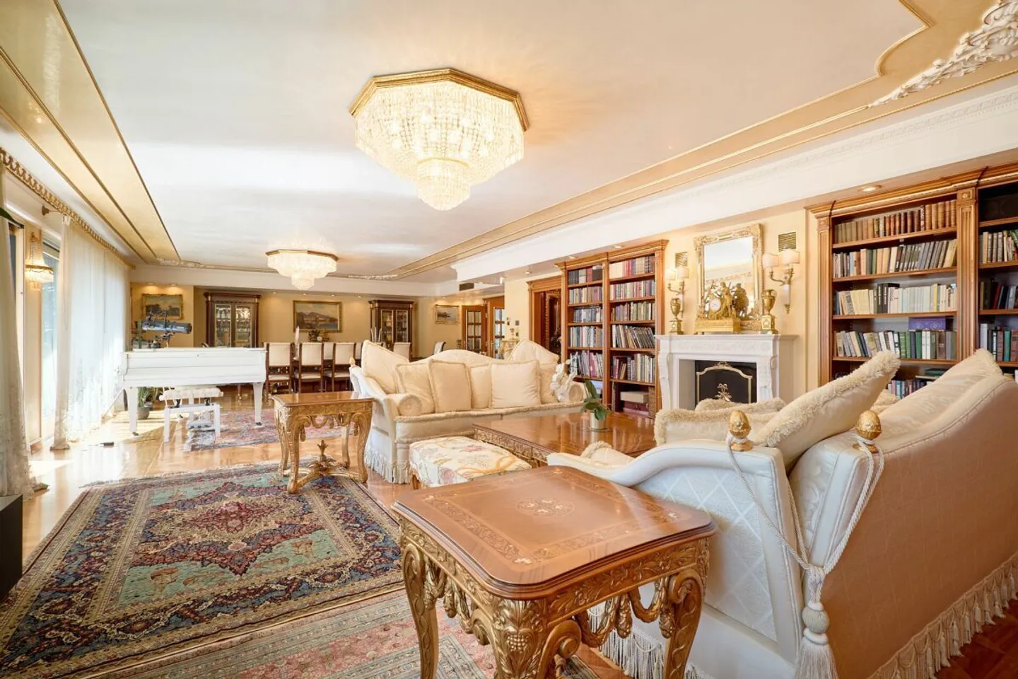 Luxury Apartment with Lake View - Photo 1 of 23