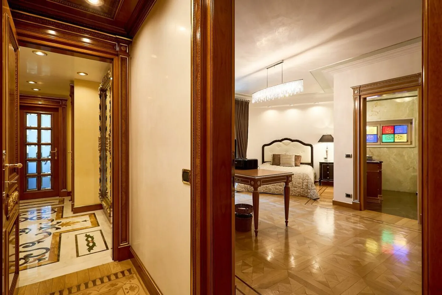 Luxury Apartment with Lake View - Photo 11 of 23