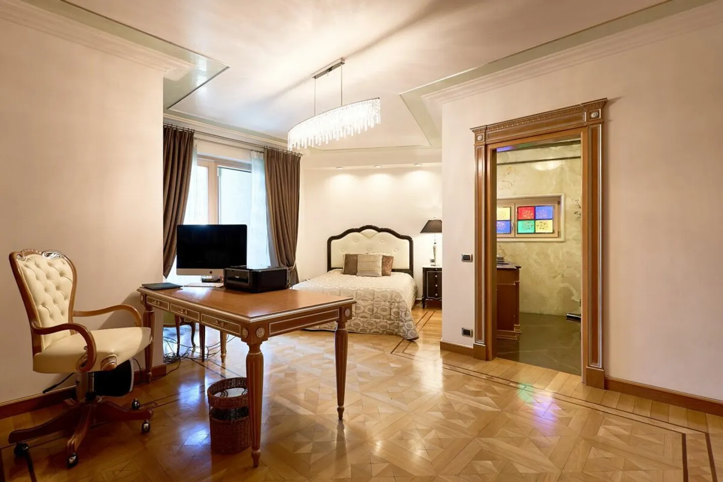 Luxury Apartment with Lake View - Photo 14 of 23