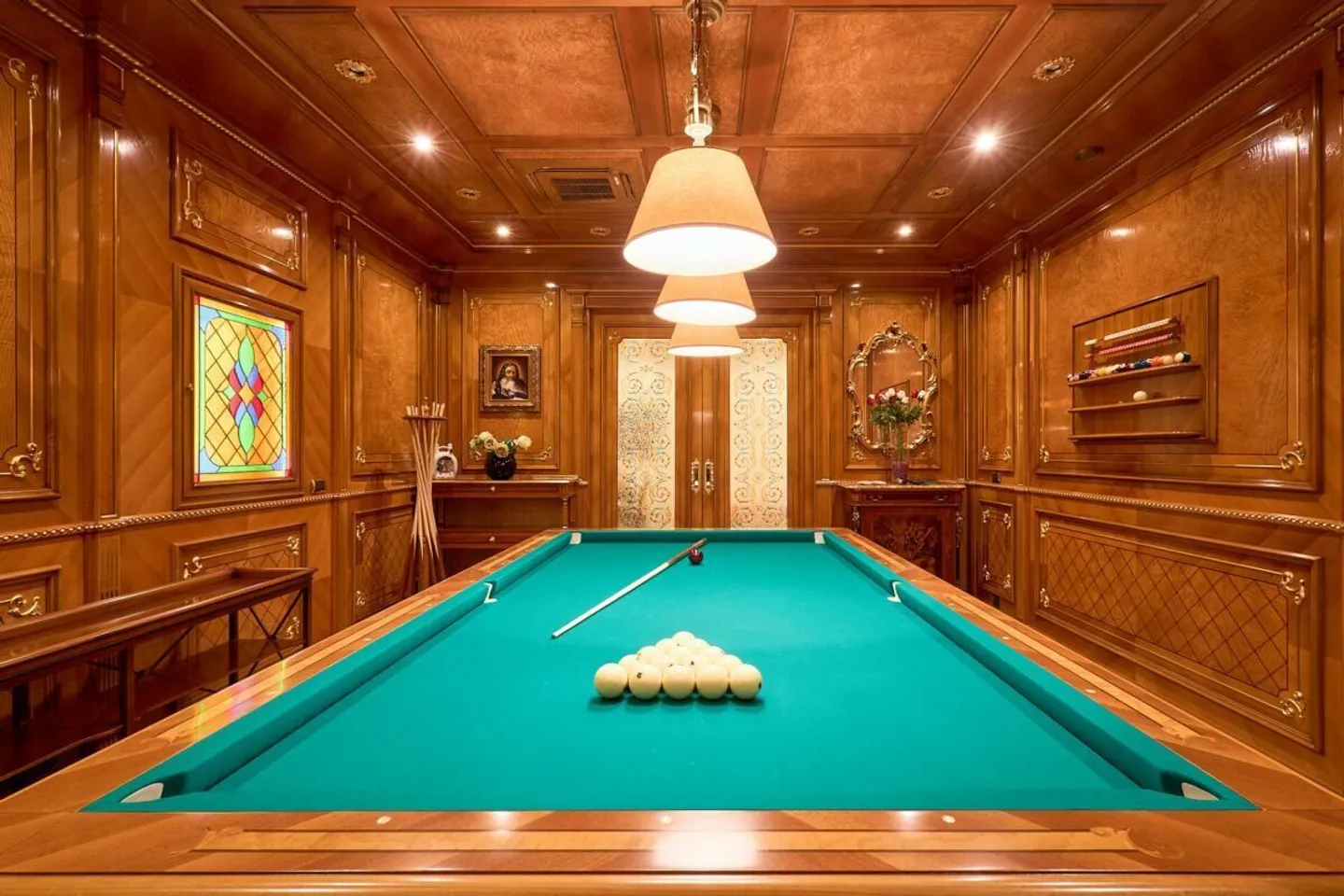 Luxury Apartment with Lake View - Photo 23 of 23