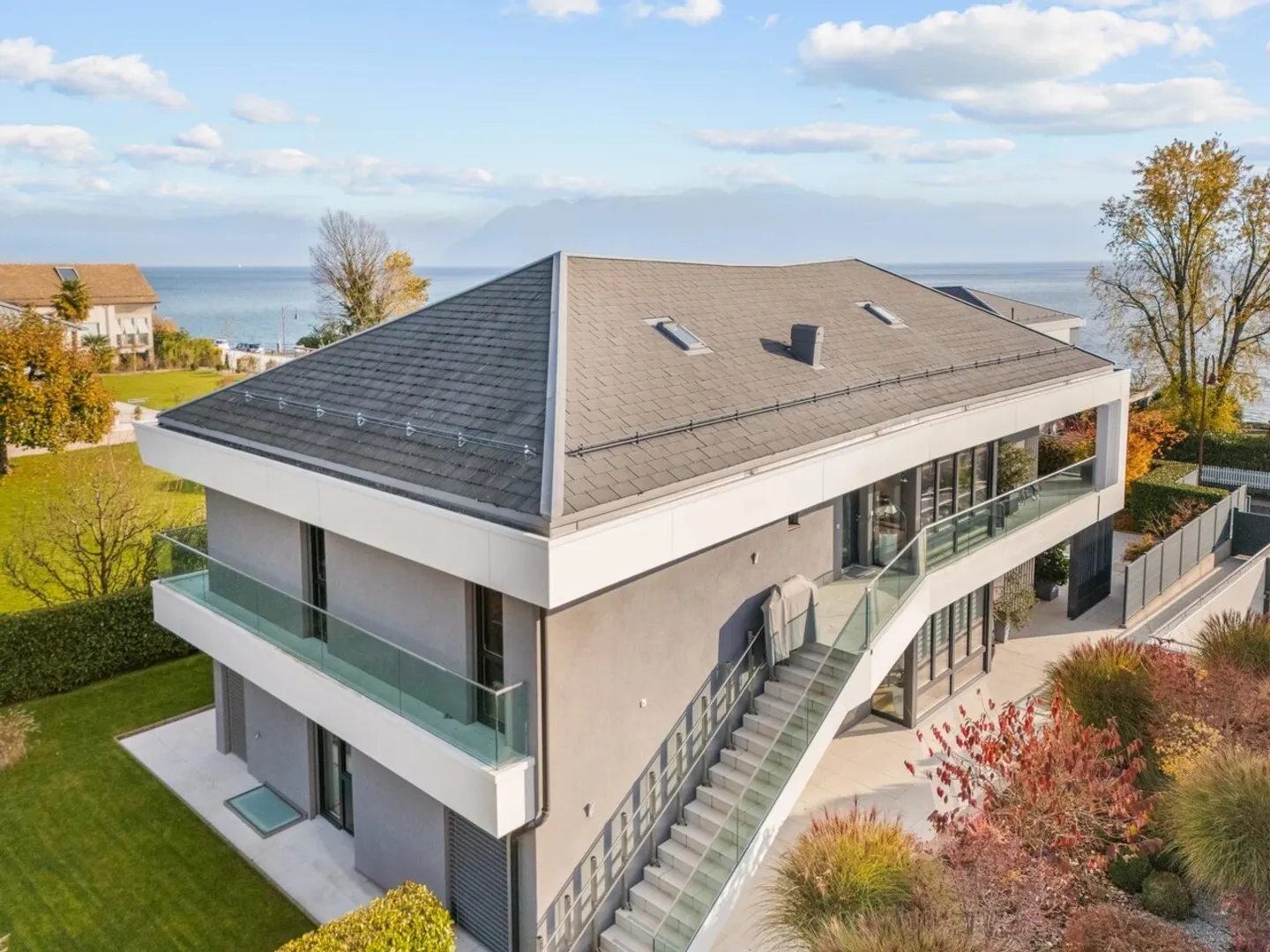 Lussuoso duplex attico con vista sul lago e sulle Alpi - Foto 13 di 13