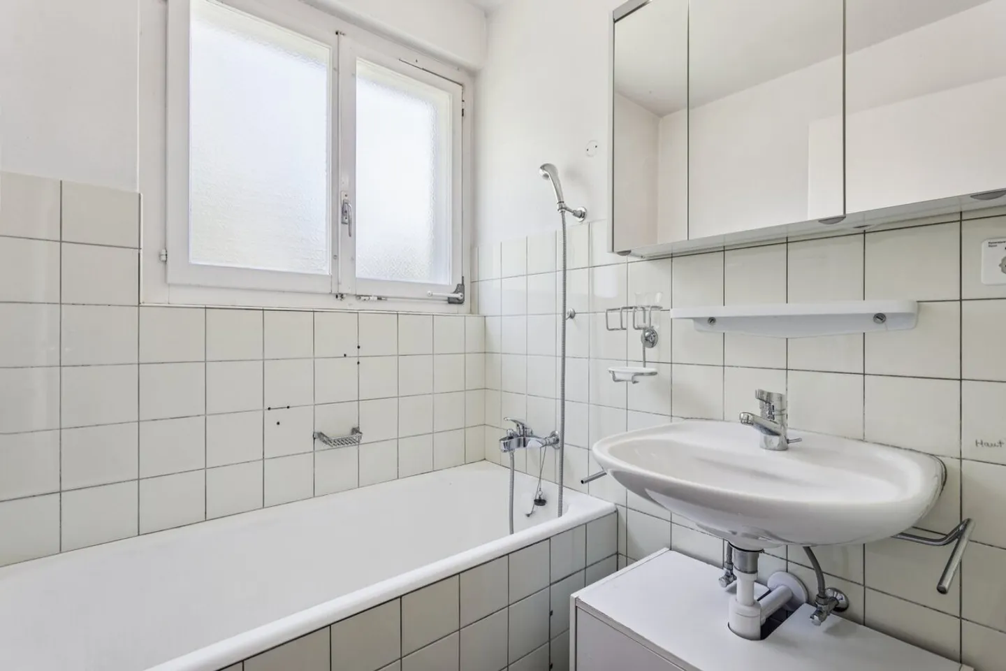 Opportunità rara: edificio a due unità nel cuore del villaggio - Foto 9 di 9