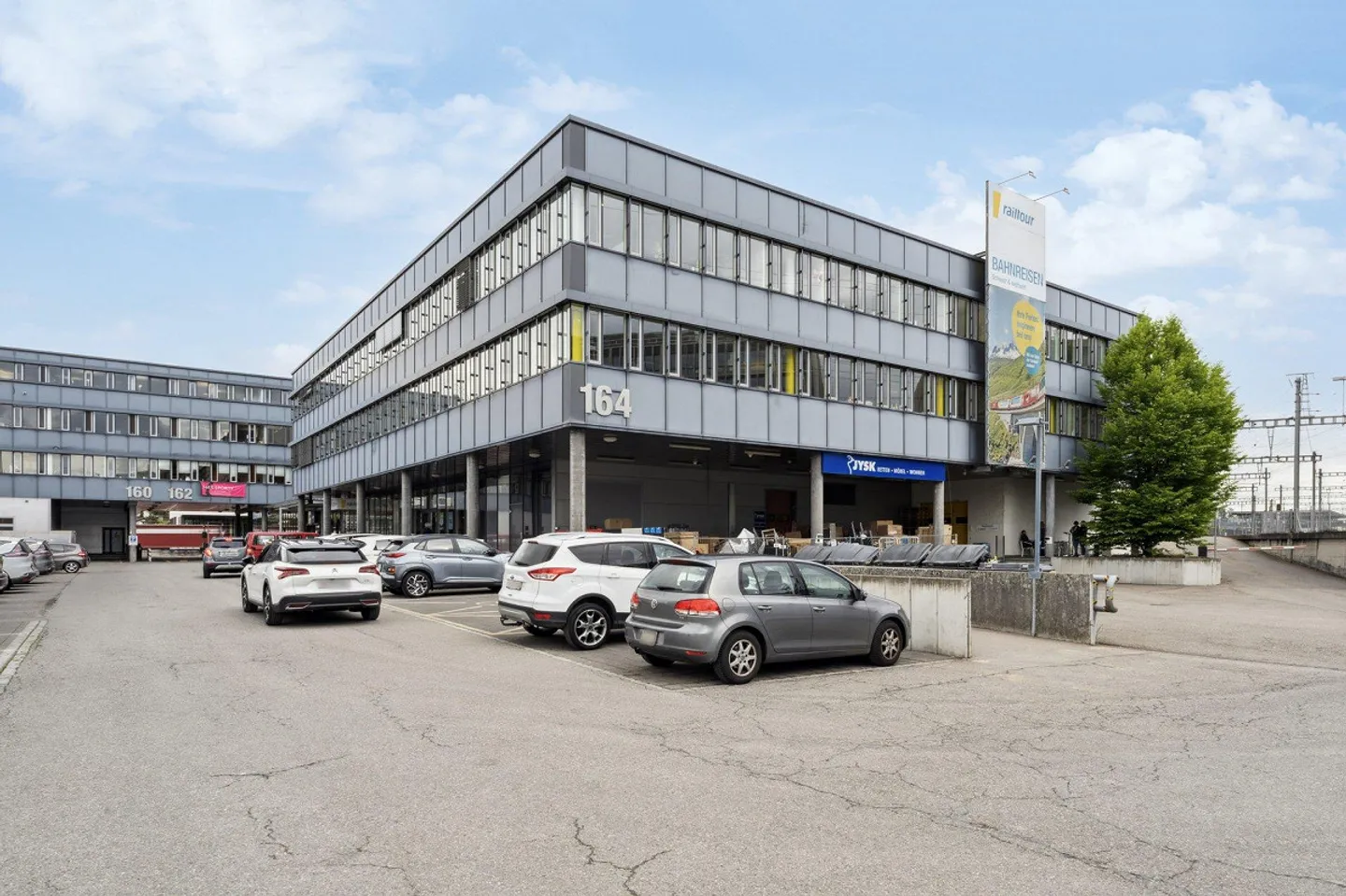 Ampie e luminose aree ufficio in posizione privilegiata - Foto 1 di 4