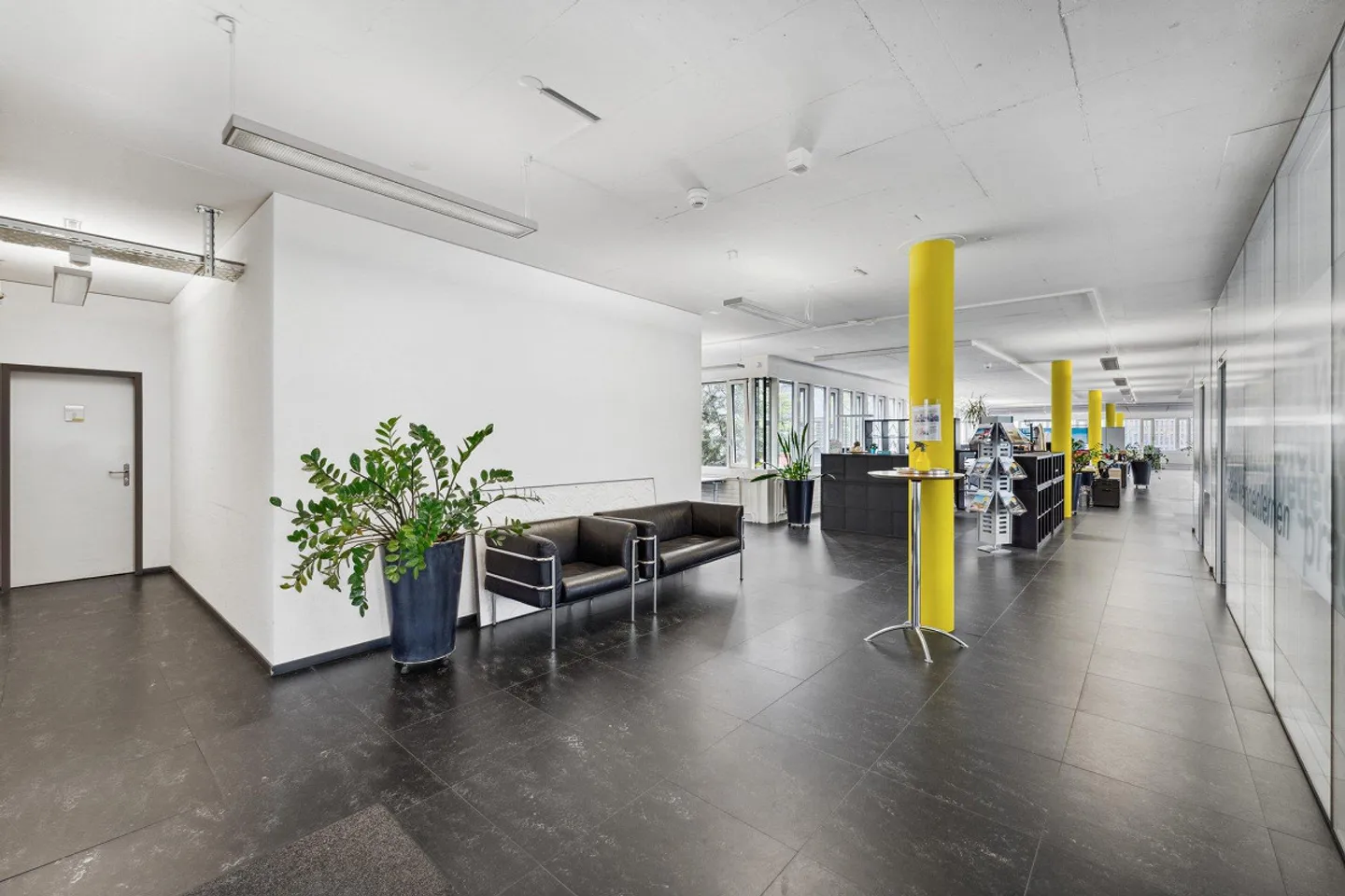 Ampie e luminose aree ufficio in posizione privilegiata - Foto 4 di 4