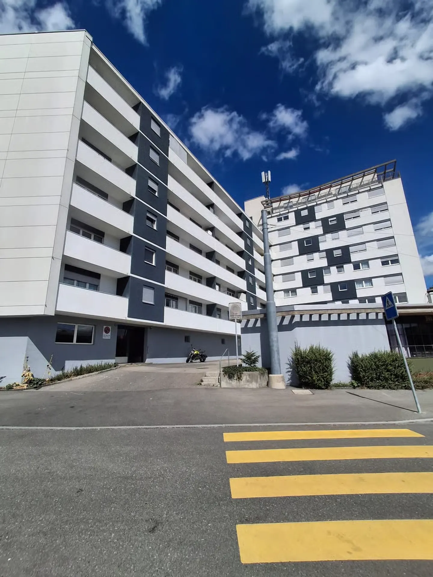 Bright 3.5-room apartment with balcony in La Chaux-de-Fonds - Photo 1 of 6