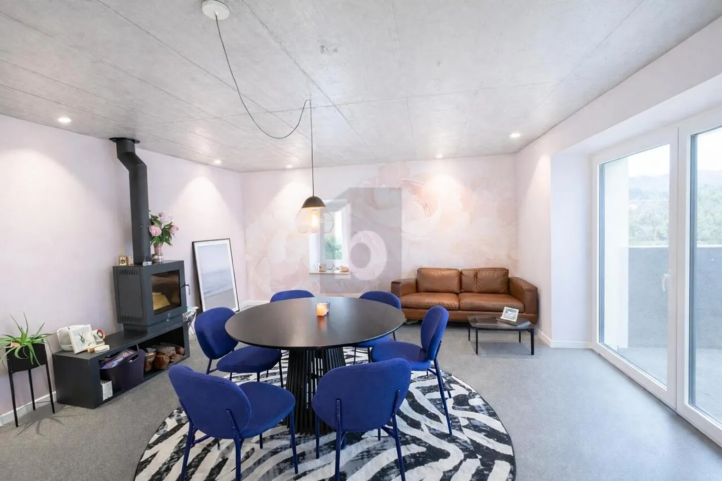 SPLENDIDAMENTE RISTRUTTURATO CON TERRAZZA DI 36 M² - Foto 3 di 6