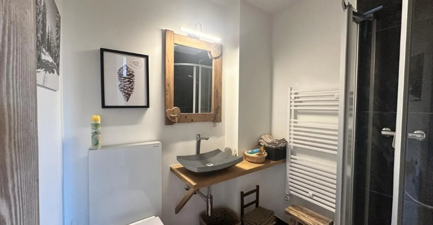 Superb Renovated Apartment Close to the Center - Photo 8 of 9