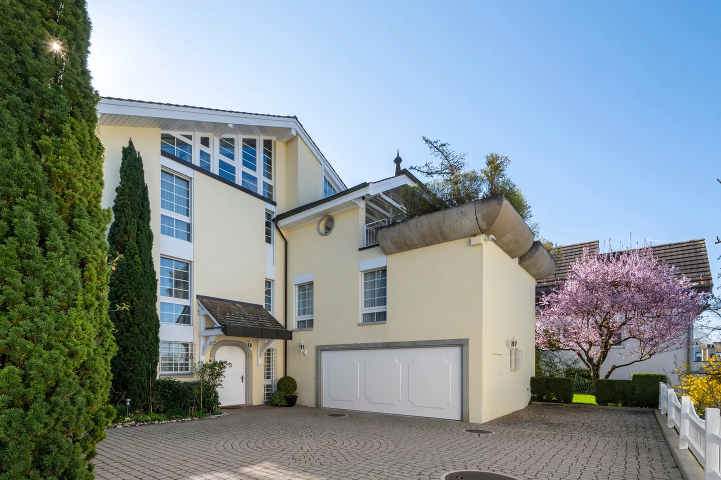 Geräumiges Einfamilienhaus in Bottmingen - Foto 1 von 14