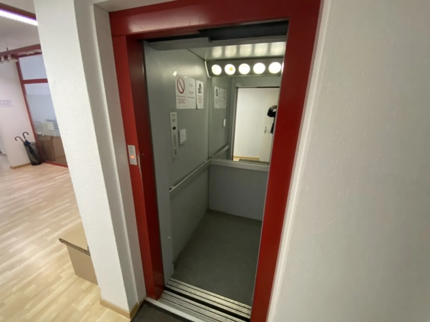 „Spazio commerciale al piano terra di 200 m2 in affitto.“ - Foto 2 di 13