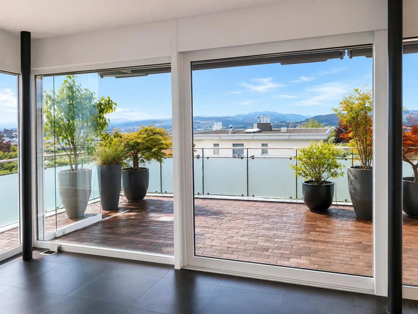 162 m² Attikawohnung mit Rundum-Terrasse, Alpenblick & direktem Liftzu - Photo 1 sur 18