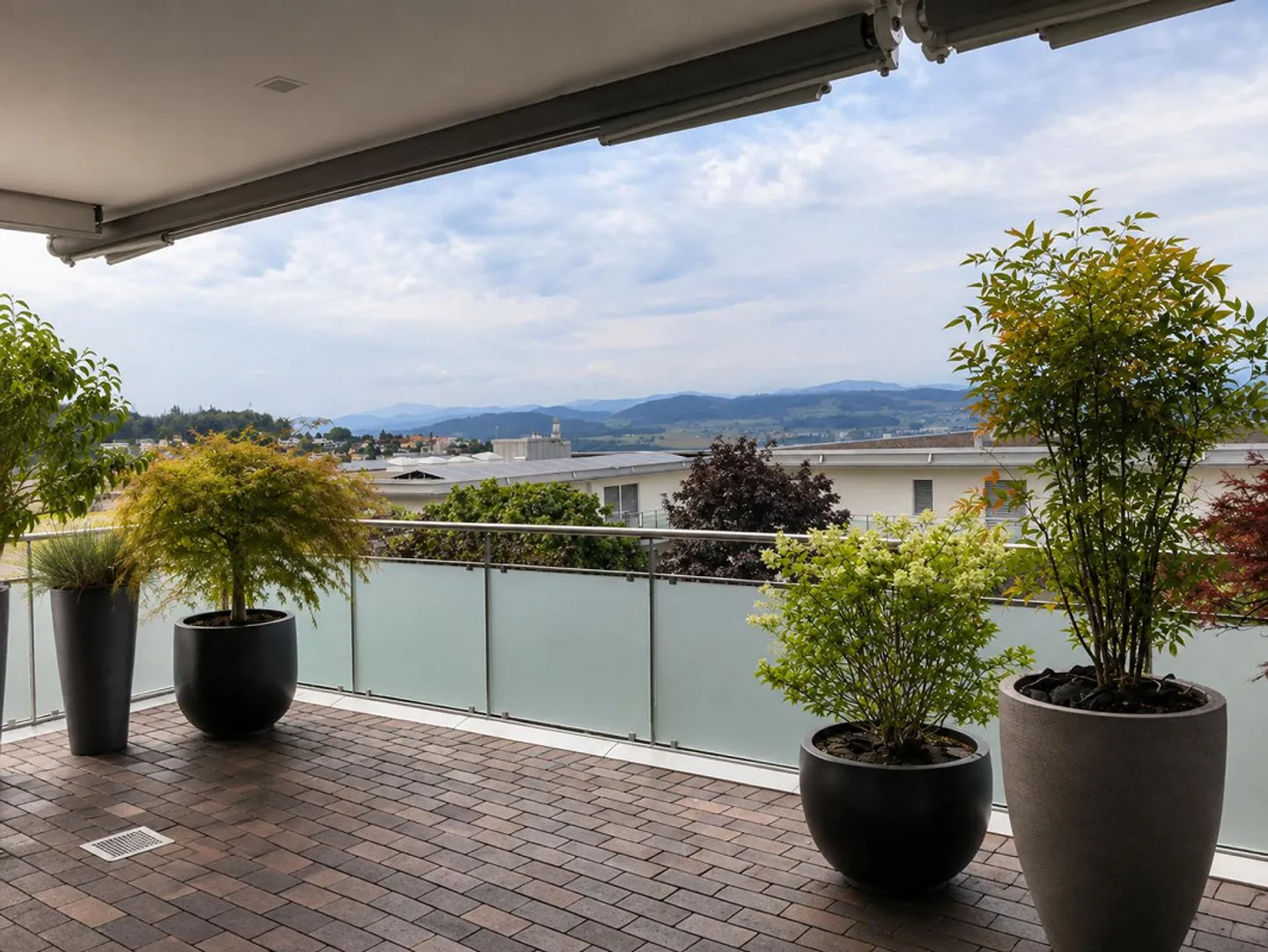 162 m² Attikawohnung mit Rundum-Terrasse, Alpenblick & direktem Liftzu - Photo 3 sur 18