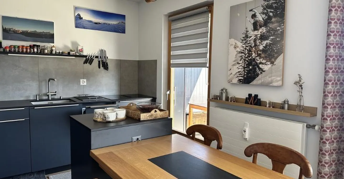 Superb Renovated Apartment Close to the Center - Photo 5 of 9