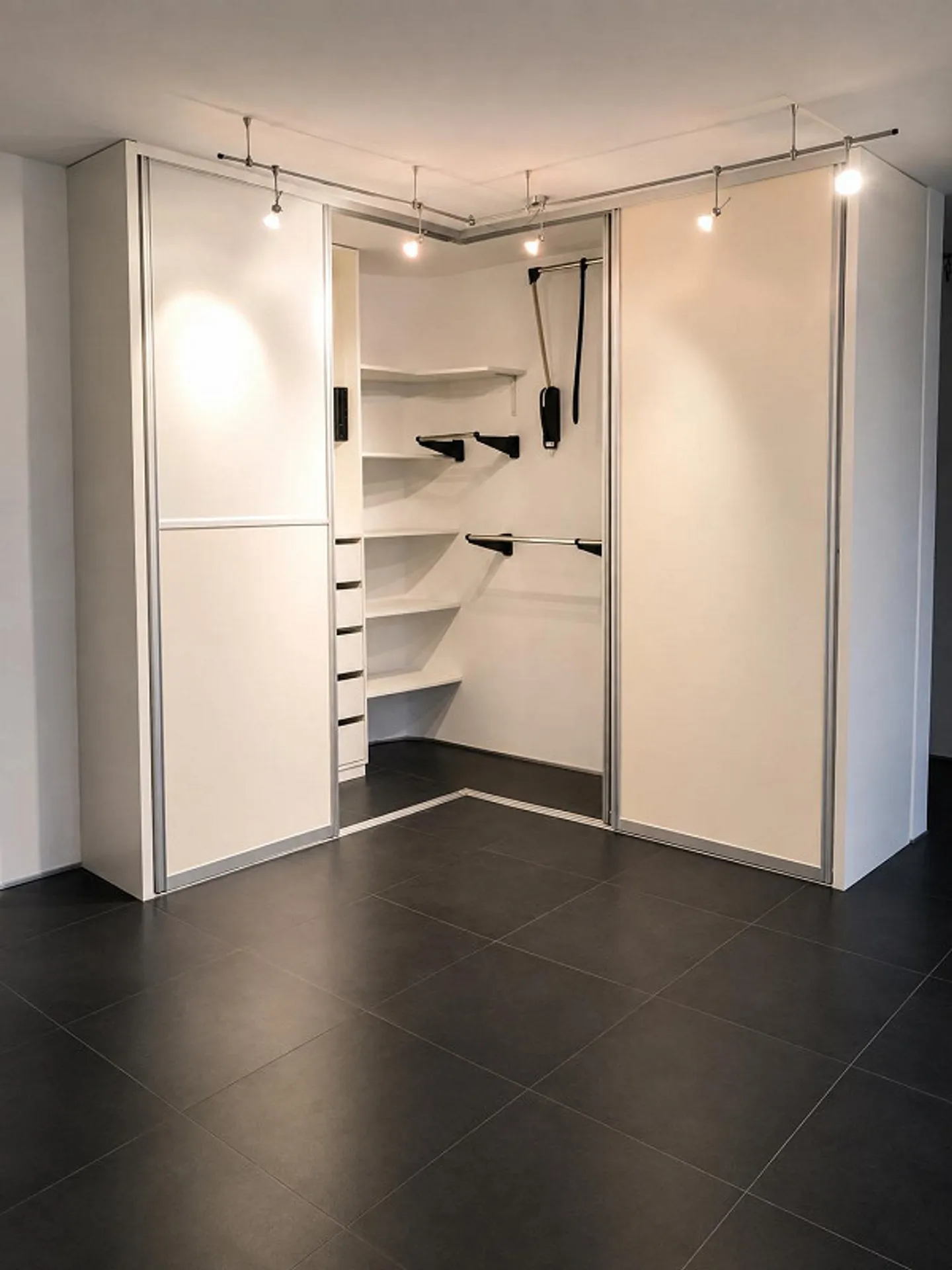 162 m² Attikawohnung mit Rundum-Terrasse, Alpenblick & direktem Liftzu - Photo 11 sur 18