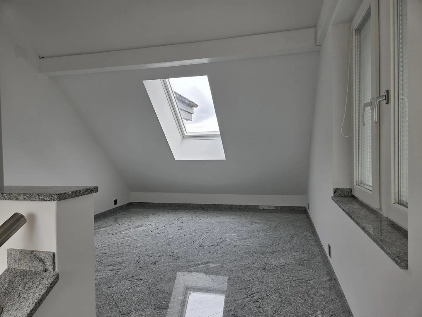 Appartamento spazioso in posizione centrale - Foto 2 di 26