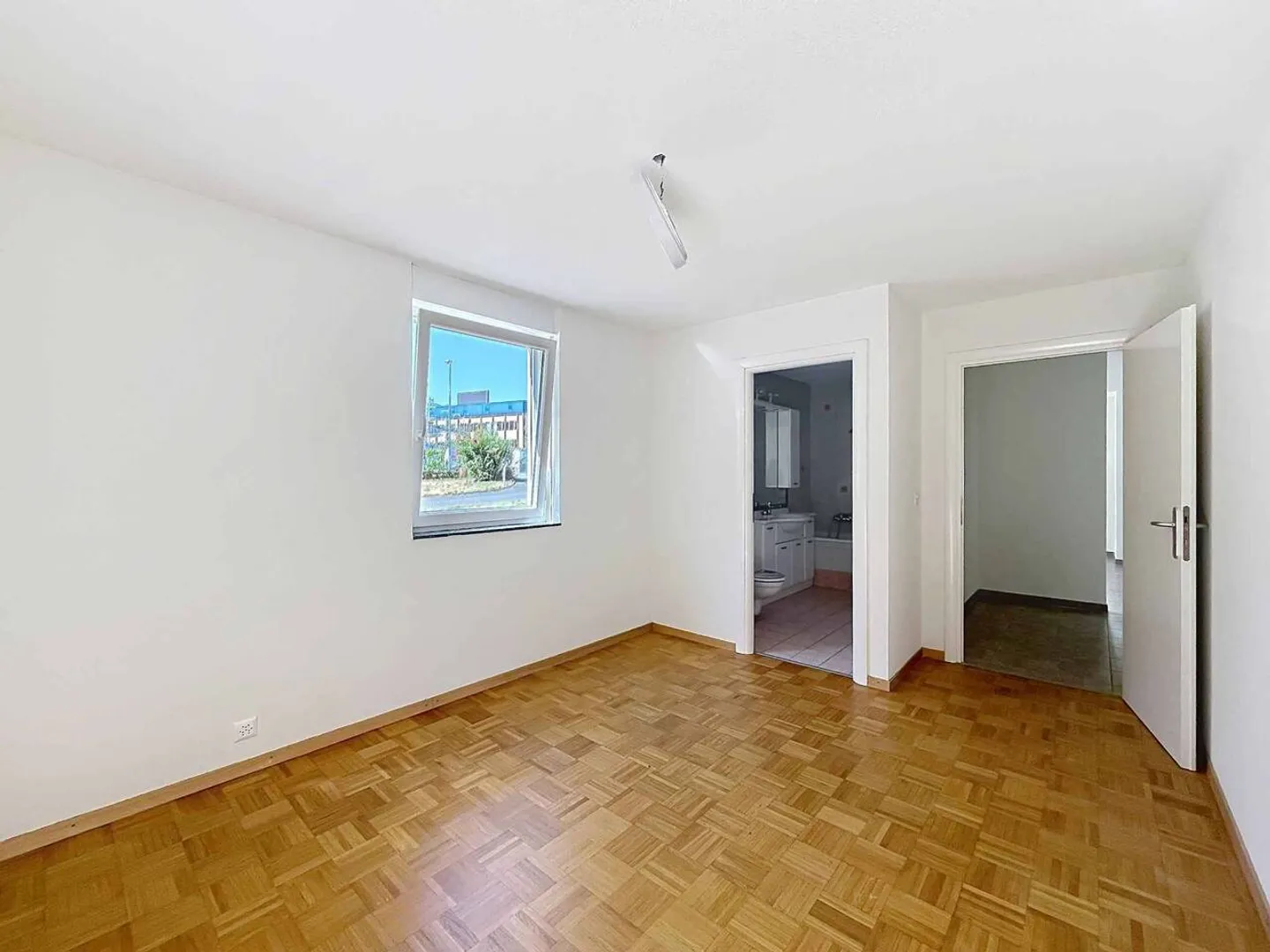 Appartement de 4,5 pièces au rez-de-chaussée avec terrasse - Cabinet 3 - Photo 6 sur 10