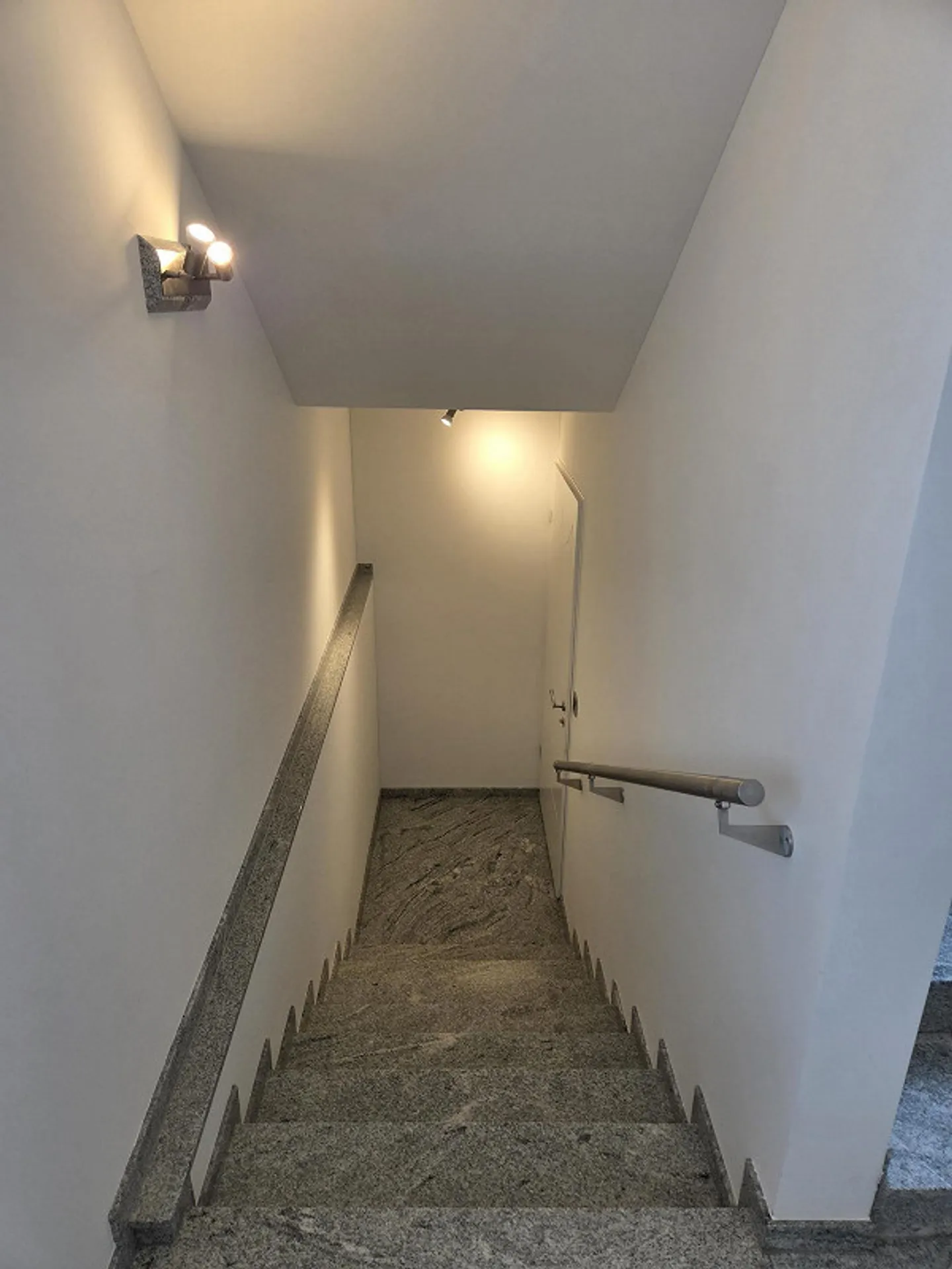 Appartamento spazioso in posizione centrale - Foto 6 di 26